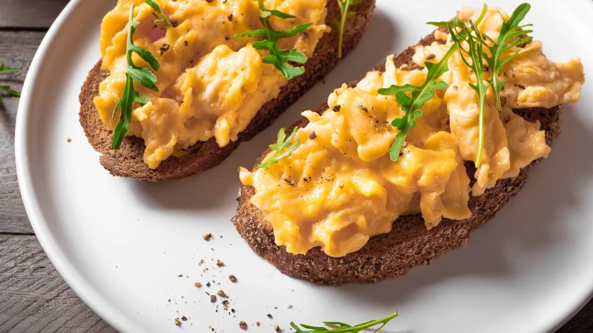 Three Ingredients to Make Scrambled Eggs 'Creamy and Melt in Your Mouth'