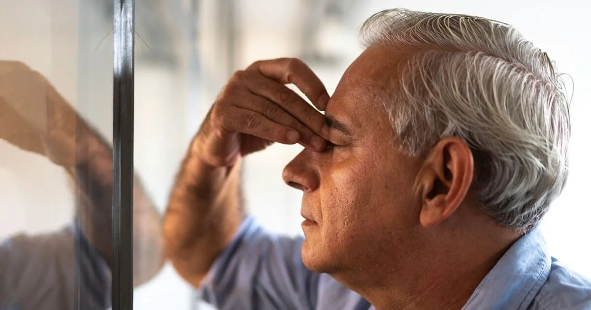 Optometrist reveals 10 key signs your eyesight is failing