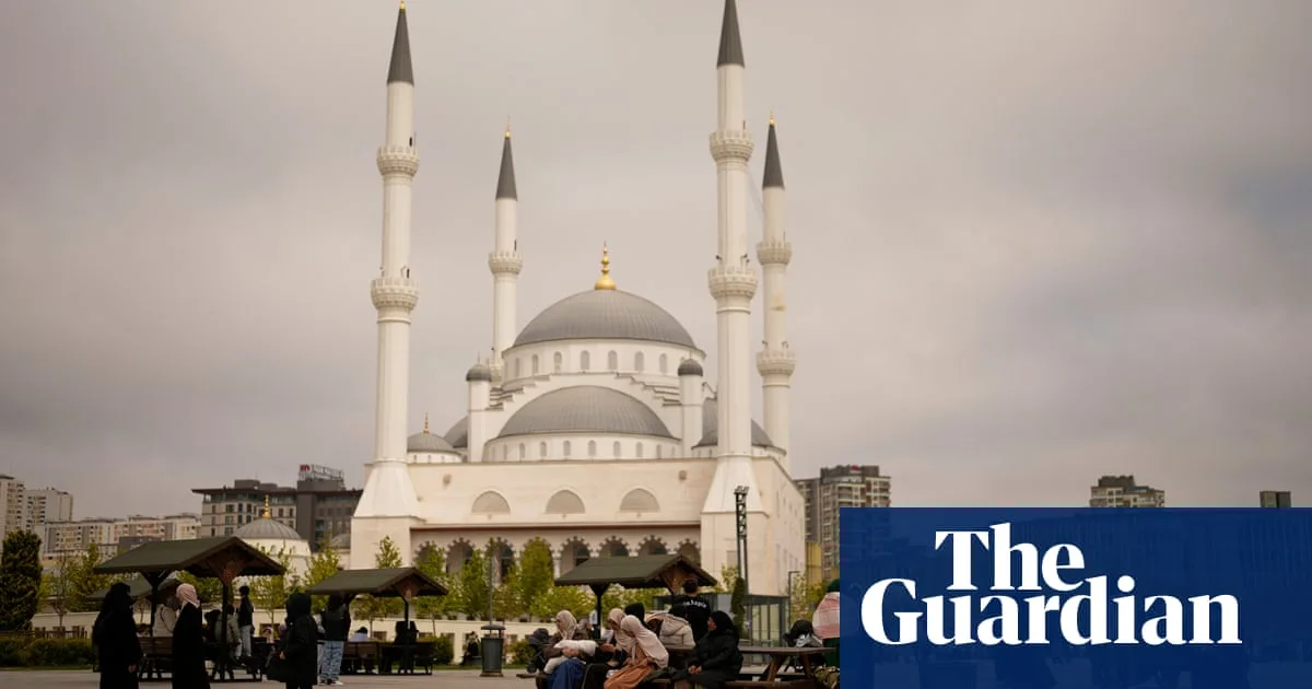 Earthquake Near Istanbul Injures 151 as Panic Sparks Jumping from Buildings