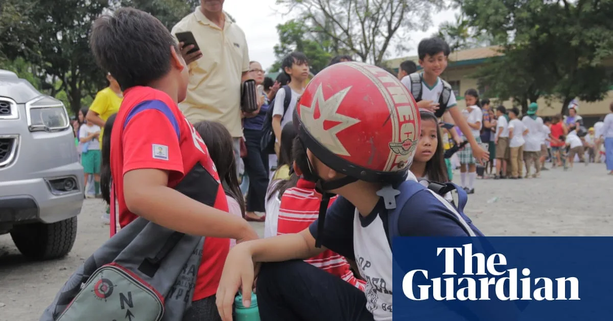 Twin Earthquakes in Philippines Kill Seven, Trigger Tsunami Warnings
