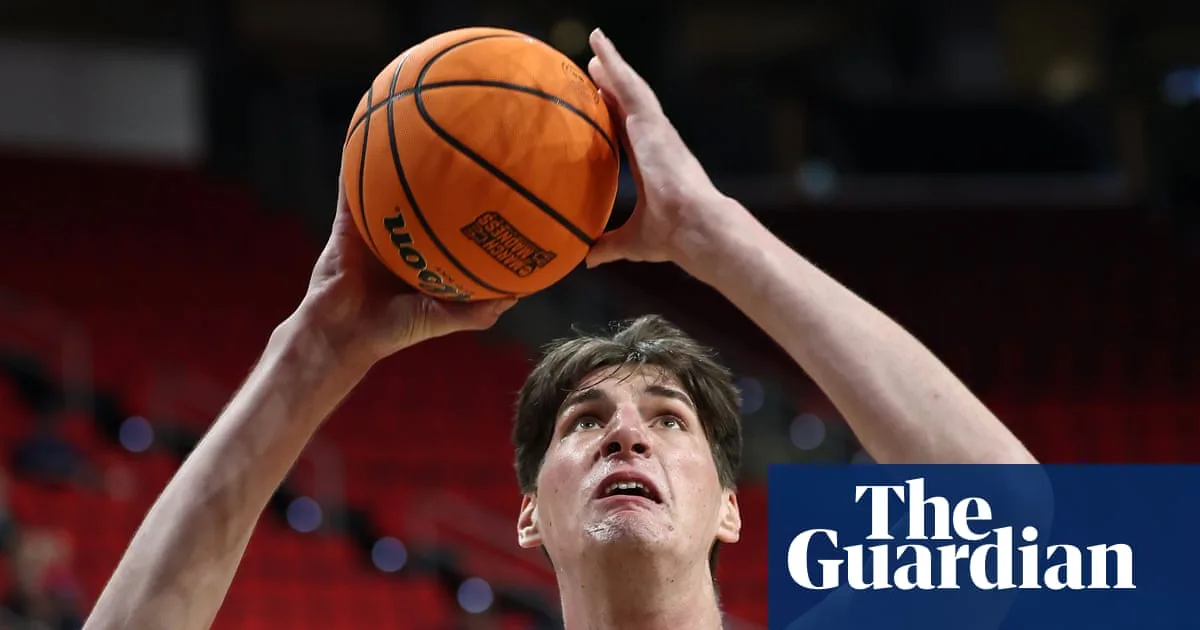 Florida's 7ft 9in Oliver Rioux becomes tallest player in college basketball history