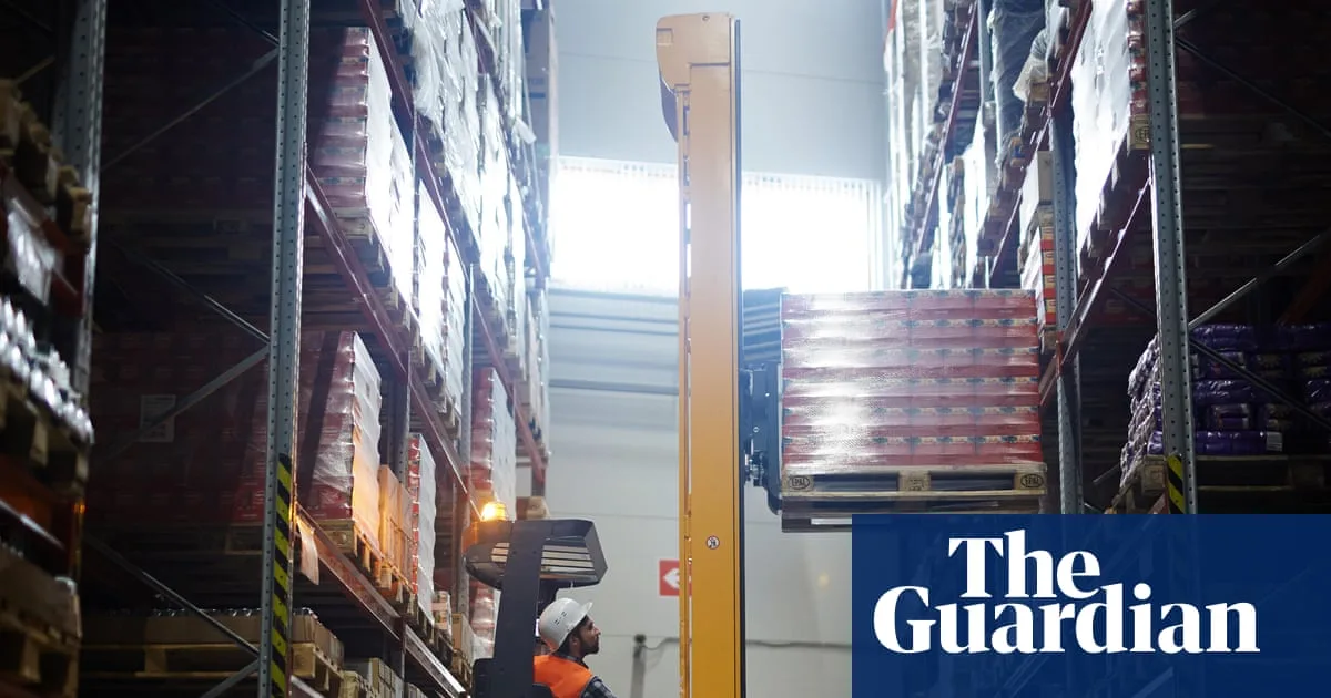 Iran War Fallout Forces 80% of UK Firms to Halt Investment