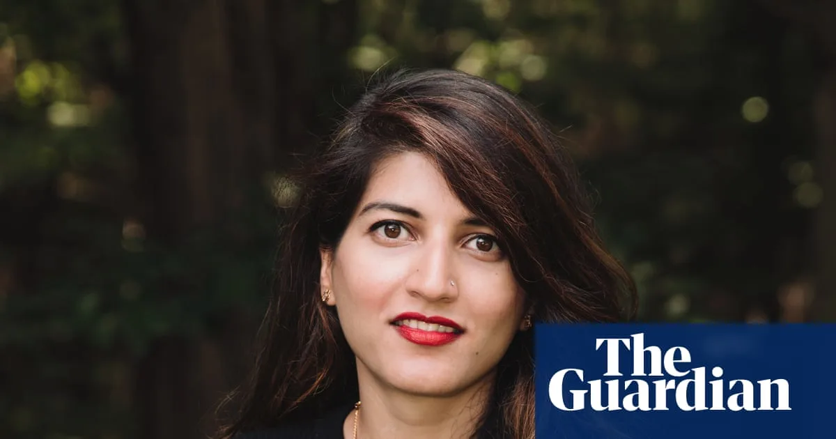 A Splintering Review: A Stunning Debut on Female Ambition