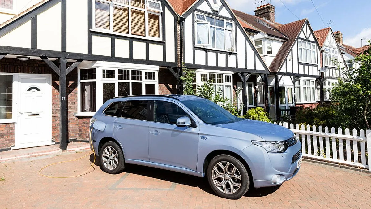 EV Owners Urged to Park in Shade During Heatwave to Protect Battery