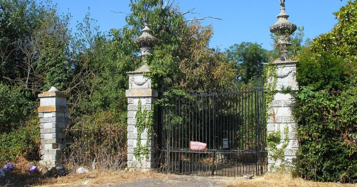 Abandoned Royal Mansion Near Heathrow Once Housed a King