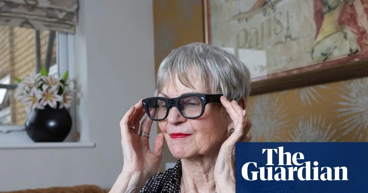 AI Smart Glasses Offer Lifeline to People with Dementia