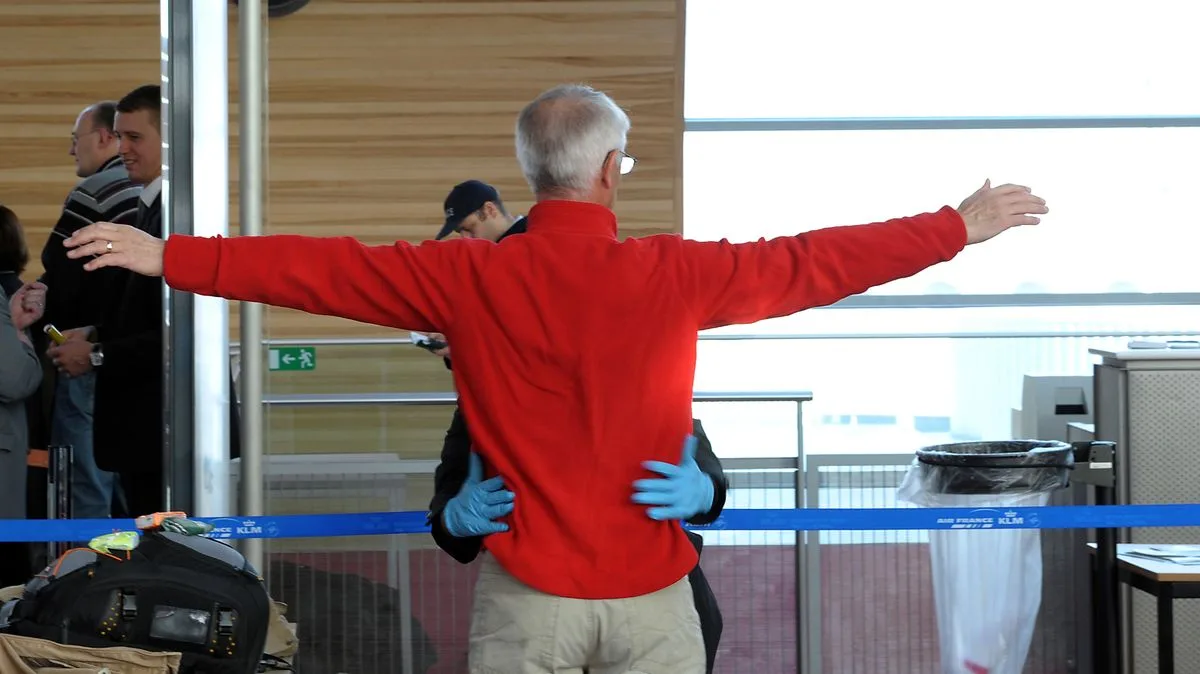 Gatwick Airport Scanners Mistake Apples for Bombs