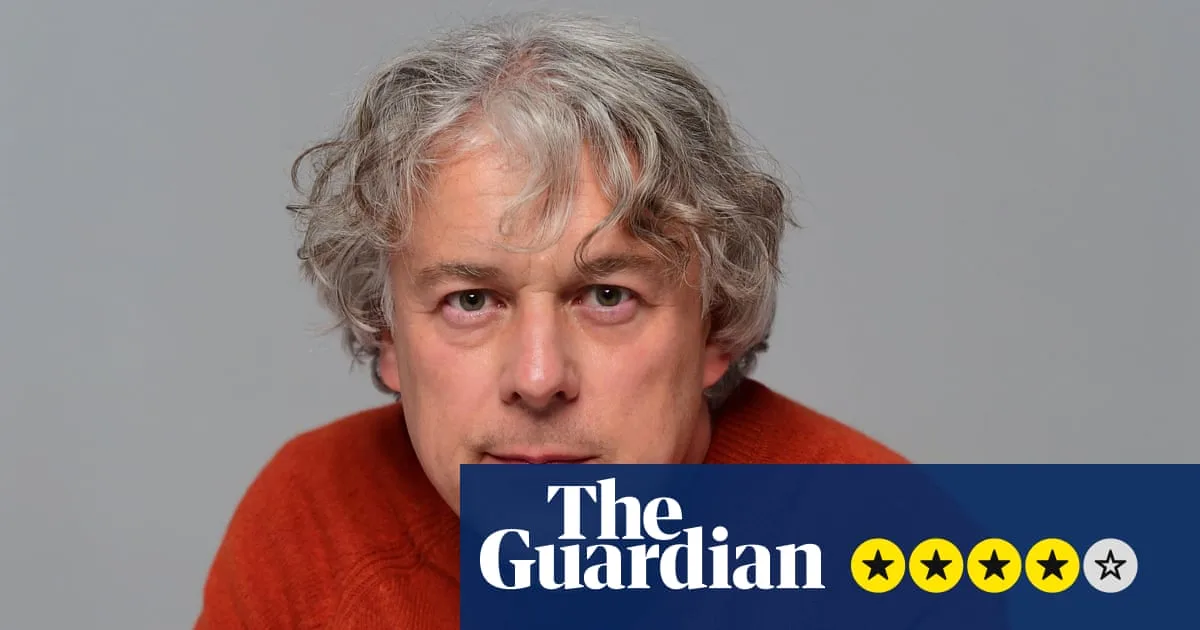 Alan Davies returns to standup with raw show addressing childhood abuse