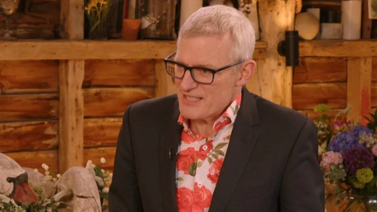 Alan Titchmarsh Cuts Off Jeremy Vine's 'Downmarket' Bathroom Anecdote About Bee Gees Star