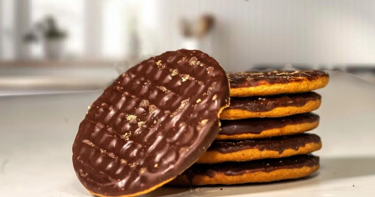M&S Chocolate Digestives Top Blind Taste Test, Beating McVitie's