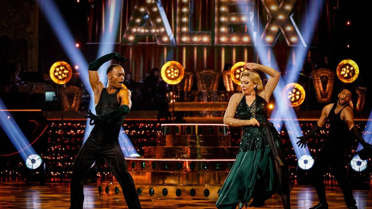 Alex Kingston to Dance in Blackpool Despite Rib Injury