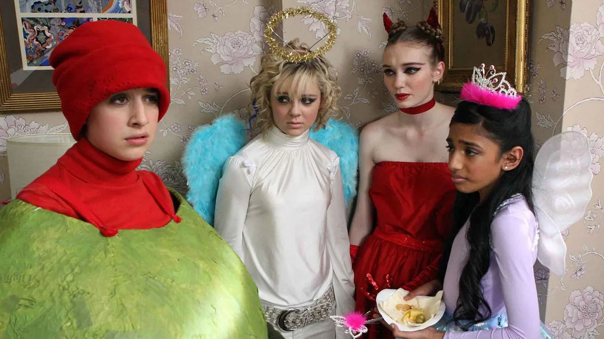 Angus, Thongs and Perfect Snogging Stars Reunite After 18 Years