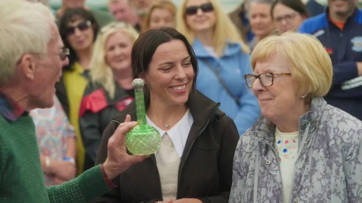 Antiques Roadshow Guest Stunned By £150 Valuation of 'Junk' Bottle