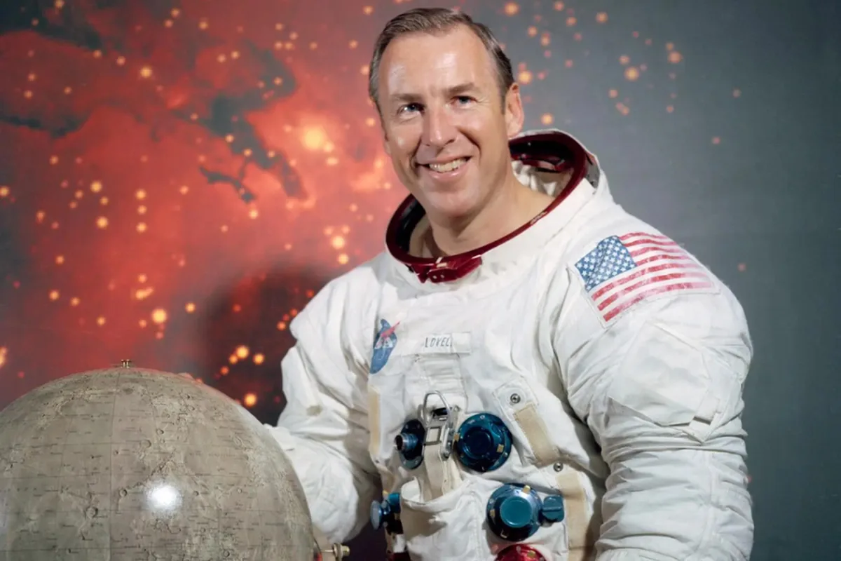 James Lovell, Apollo 13 Hero, Dies at 97