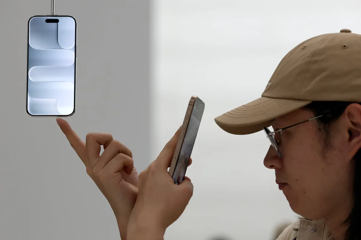 Apple to Keep Controversial iOS Design but Add Slider to Reduce Glass Effect