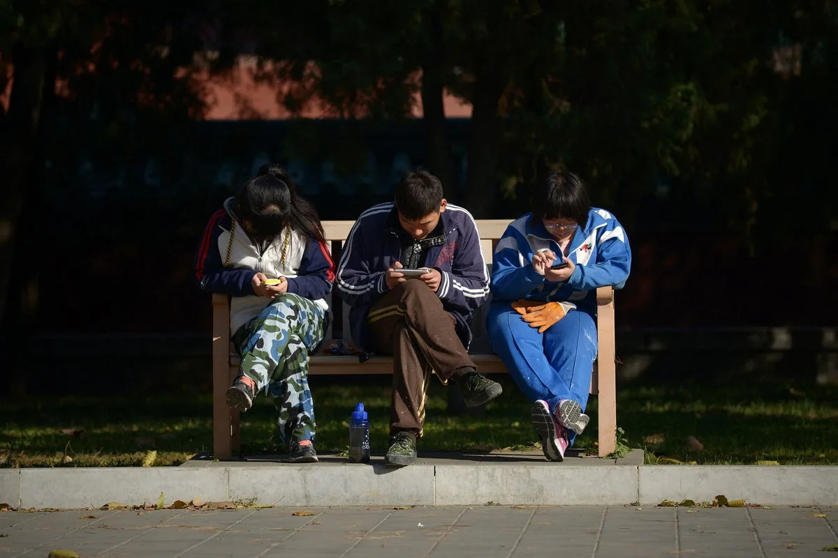 Morbid 'Are You Dead?' App Tops Paid Charts in China