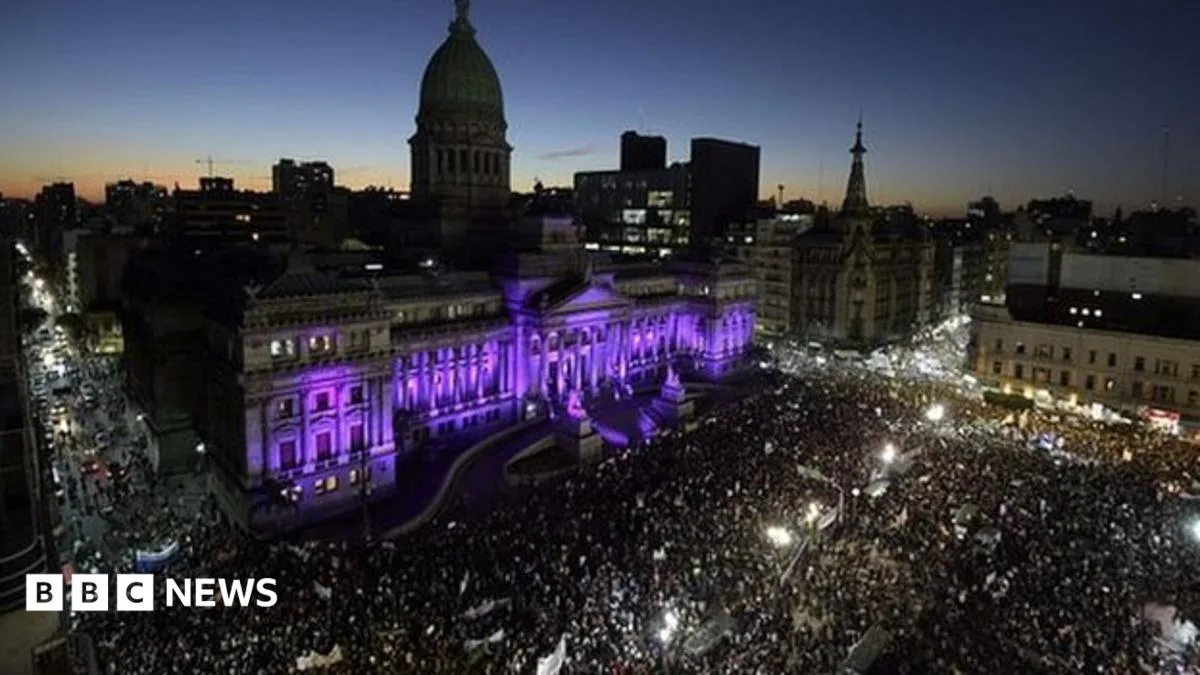 Thousands March in Argentina to Protest Femicide