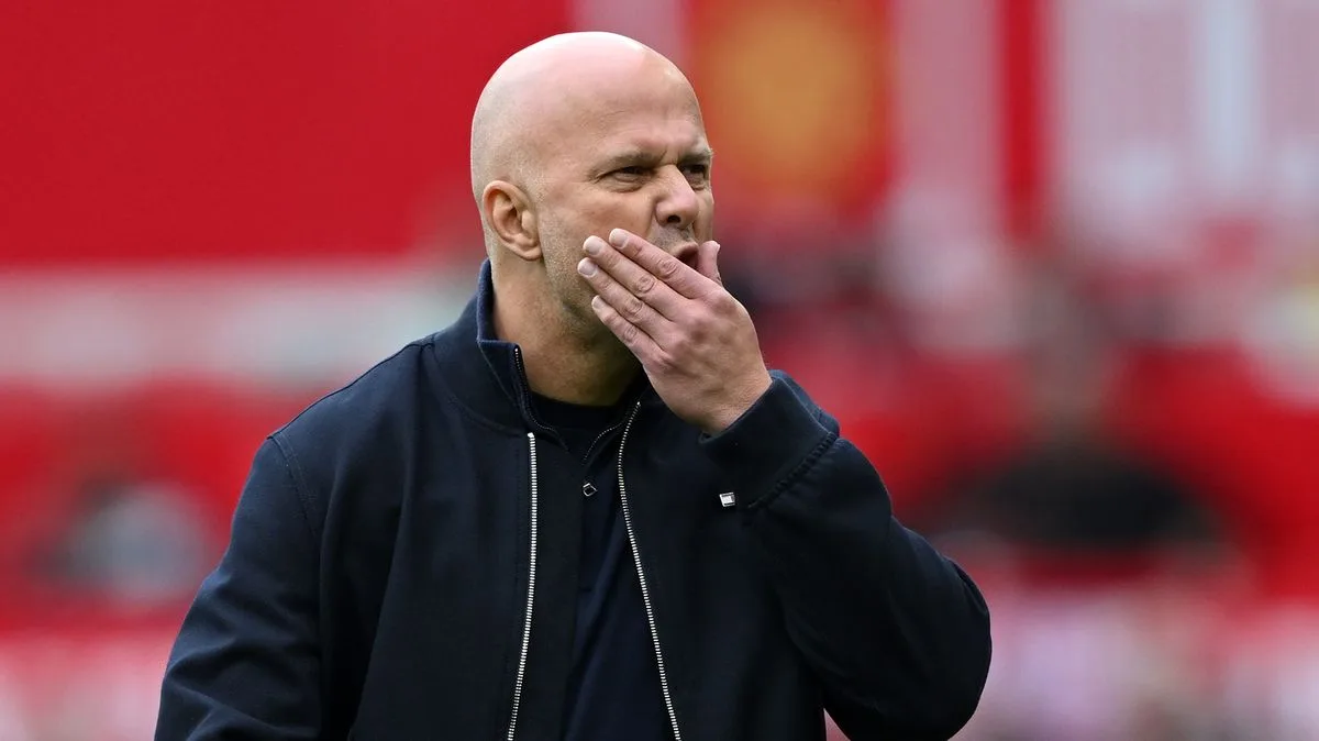 Arne Slot's Six-Finger Gesture Causes Stir After Liverpool Loss