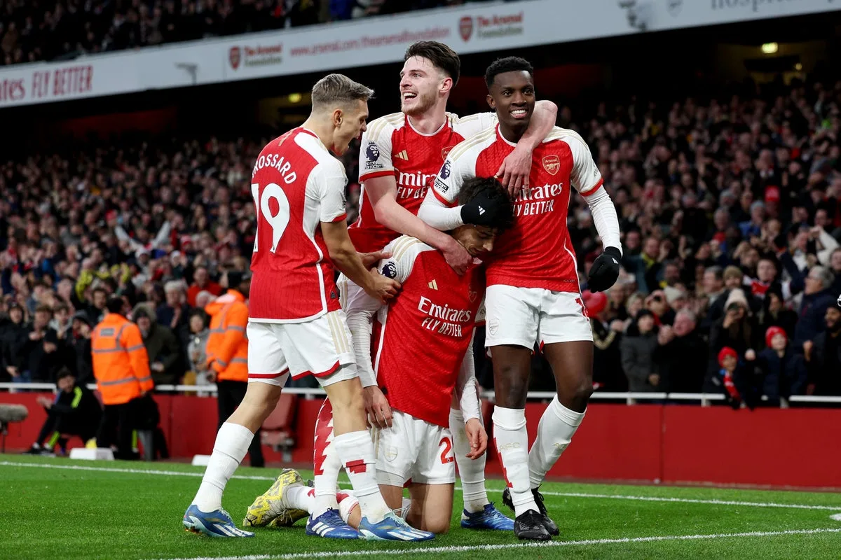 Arsenal Edge Brighton 2-1 to Stay Top of Premier League