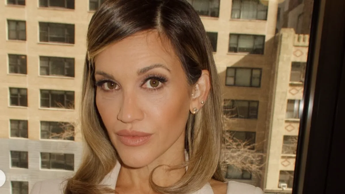 Ashley Roberts' Holiday Bronzer: NARS Cream 'Smells Like Vacation'