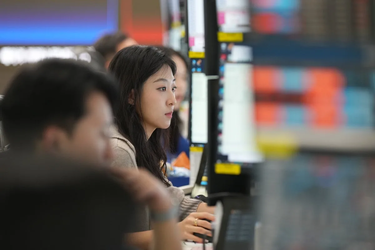 Asian Stocks Fall and Oil Climbs After Iran Ceasefire Strained