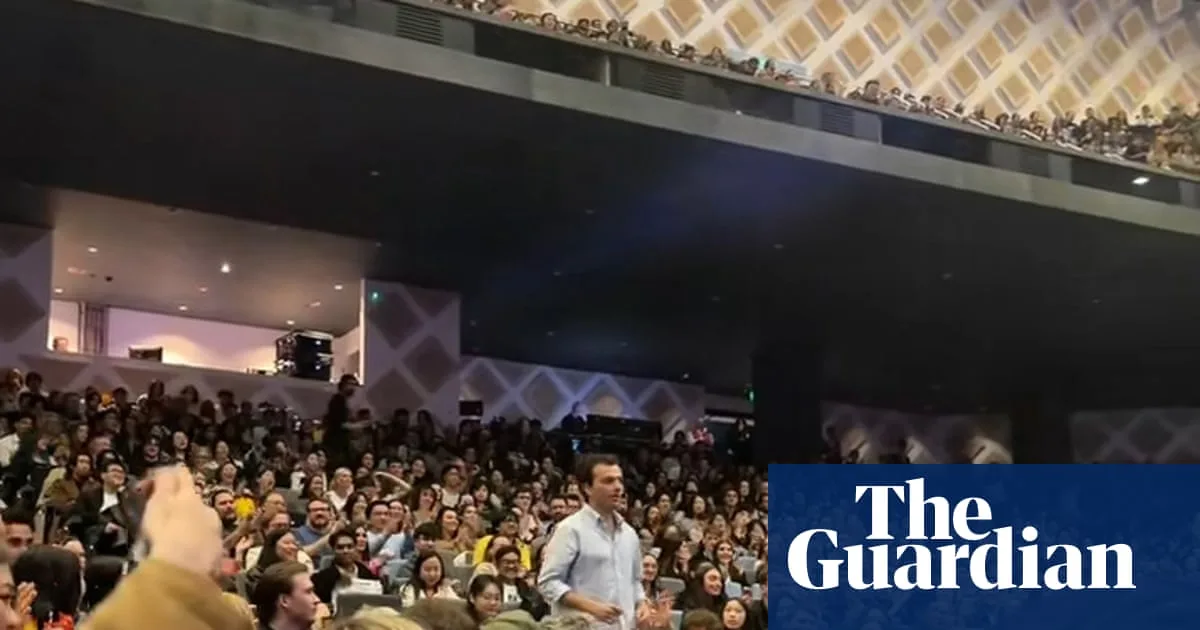 Audience Member Steps In to Save La La Land Concert After Keyboardist Falls Ill