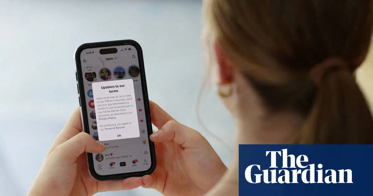 Starmer Open to Australian-Style Social Media Ban for Young People