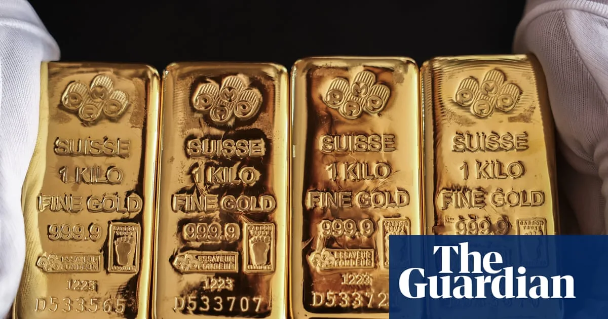 Gold Price Surges Past $3,500 as Investors Seek Safe Haven Amid Inflation Fears