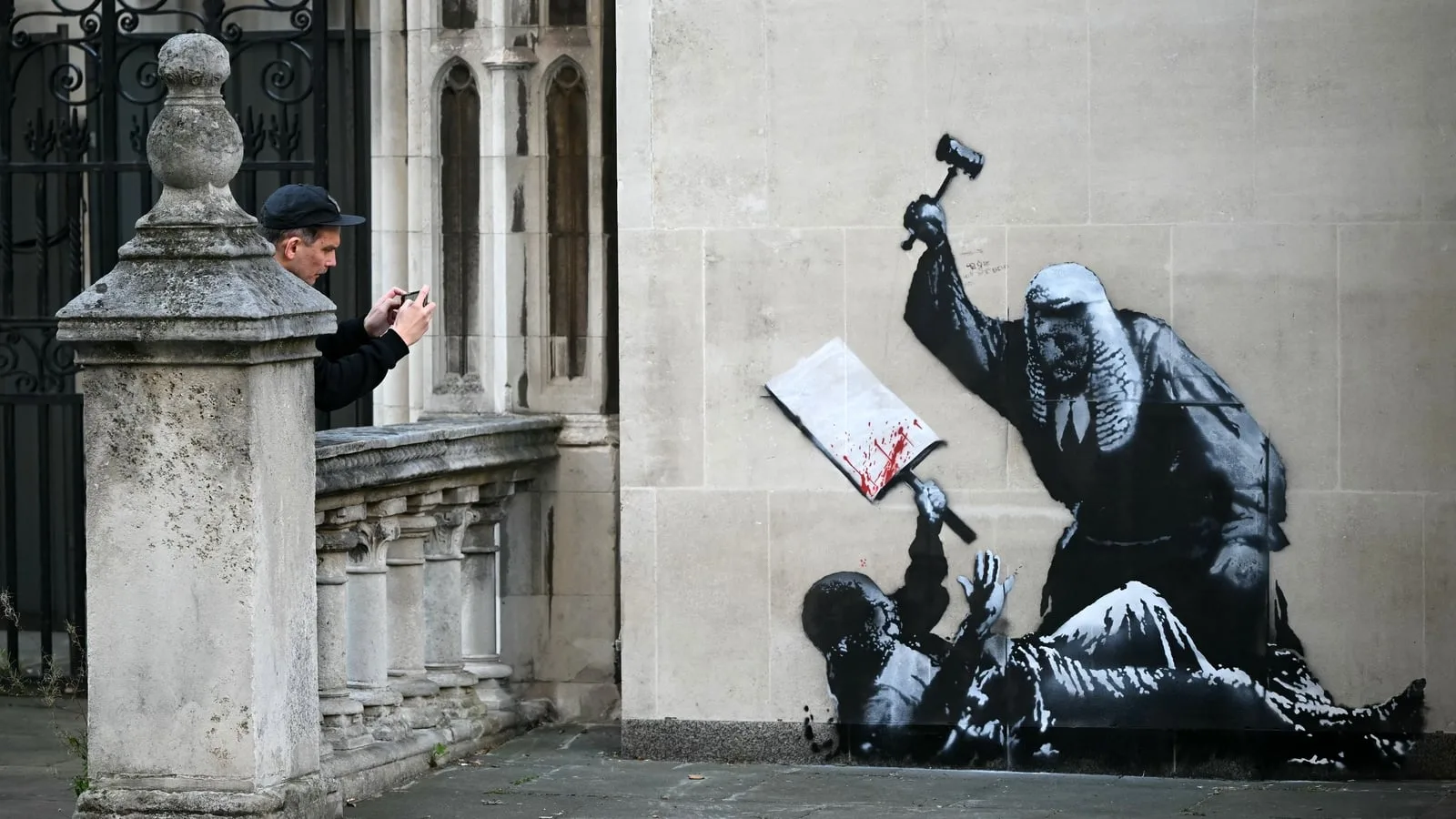 Banksy Claims New Mural on London's Royal Courts of Justice