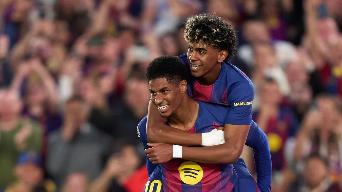 Barcelona Consider Lewandowski Sale For Rashford Bid