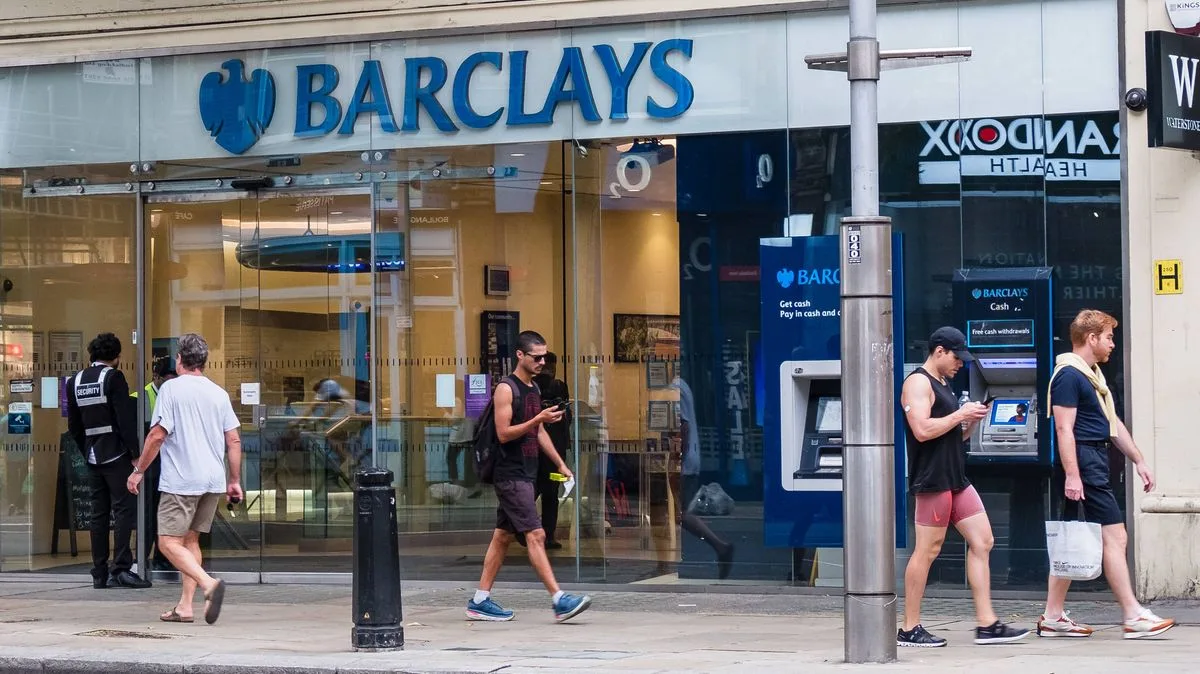 Barclays Imposes £300 Daily Cash Withdrawal Limit for Customer Protection