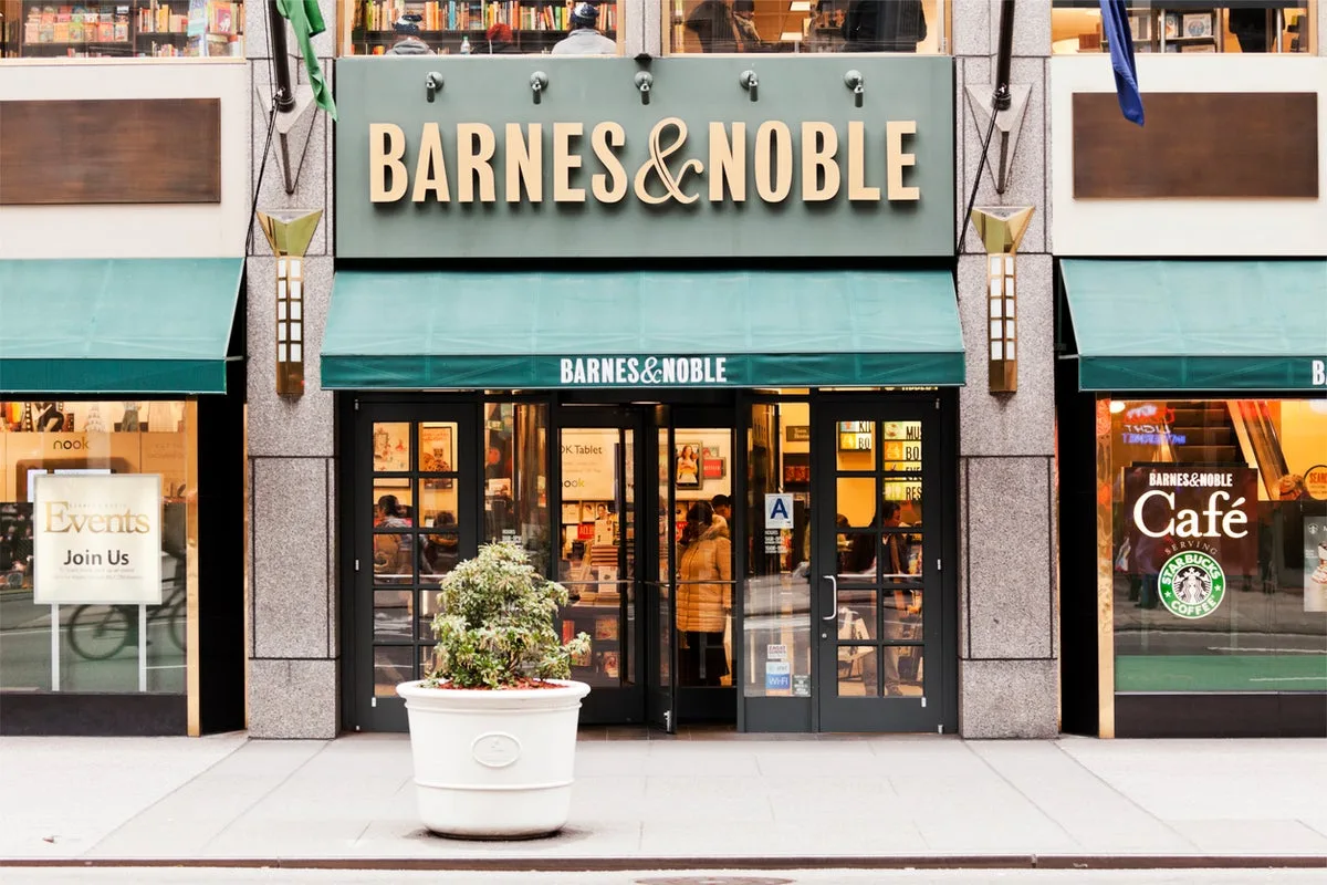 Barnes & Noble CEO Backs Selling AI-Written Books in Stores