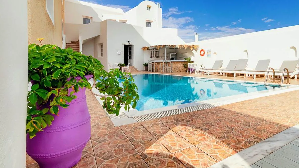 Holiday Booking Scams Surge: Martin Lewis Warns of Fake Airbnb and Booking.com Sites