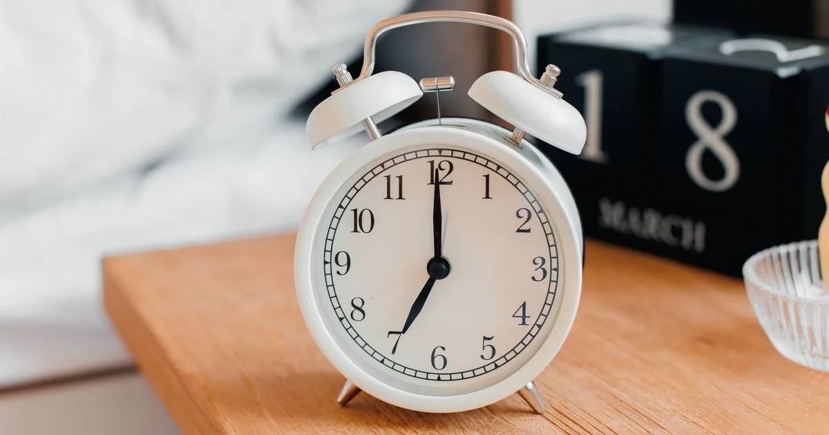 Beat Clock Change Jet Lag With Neuroscientist's Simple Tip