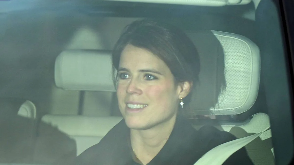 Princesses Beatrice and Eugenie Smile at Royal Christmas Lunch Despite Father's Absence