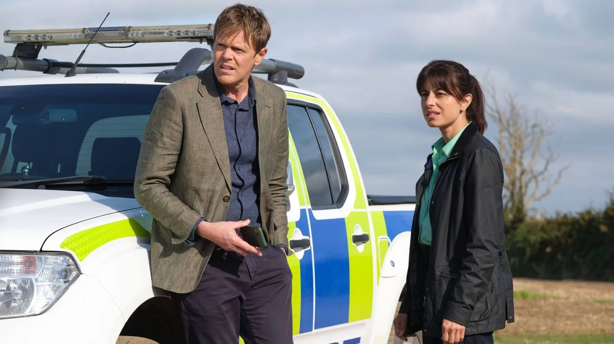 Beyond Paradise Character Exit Plans With Death in Paradise Nod