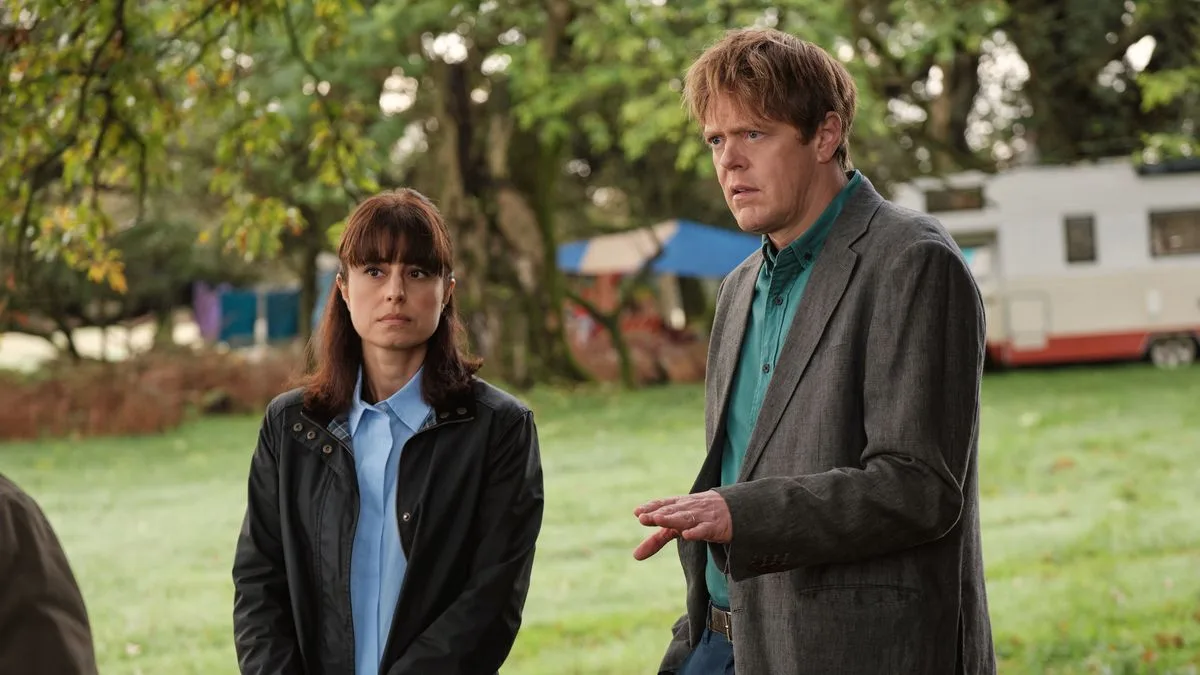Beyond Paradise Star's 'Underrated' Spy Series Hailed as One of the Best