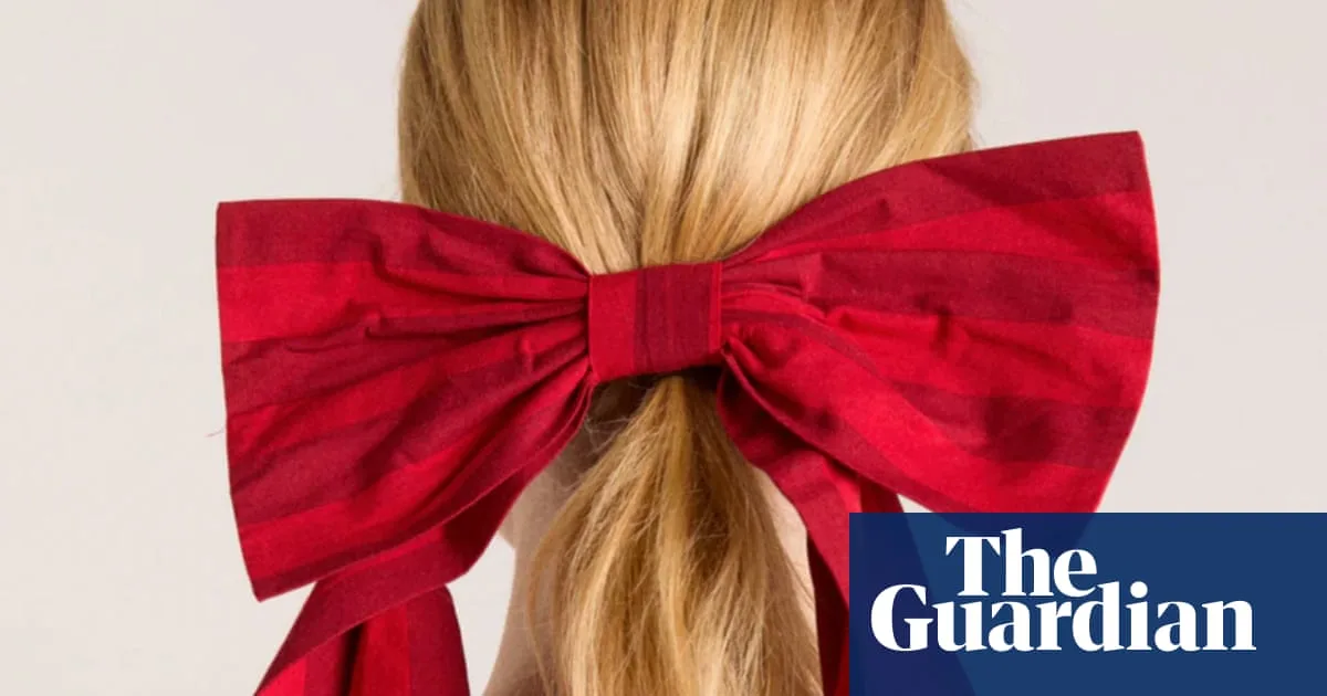 Big Bows Dominate 2025 Fashion From Catwalk to Rugby
