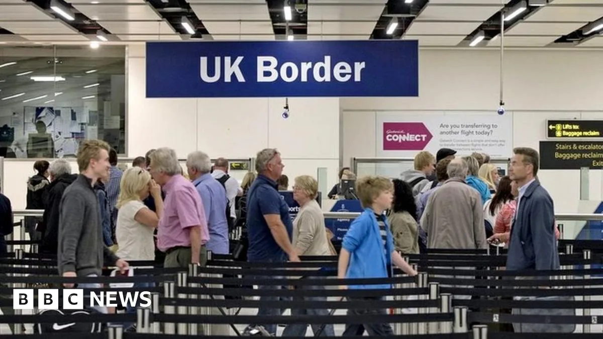 Johnson Pledges to Cut Unskilled Migration in Election Campaign
