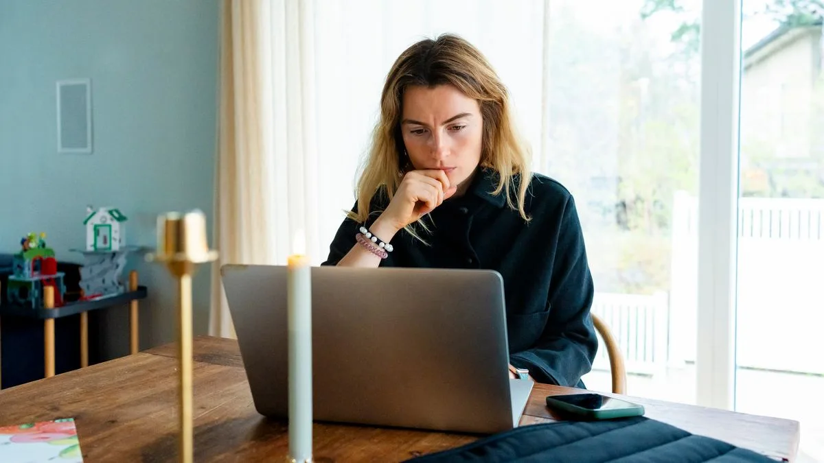 Brits Earn £200 Monthly from AI Training Side Hustle
