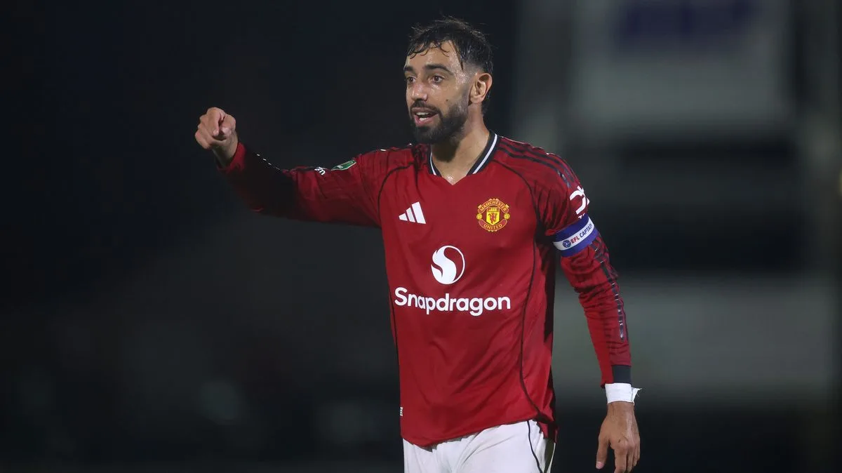 Bruno Fernandes Slammed as 'Child' by Theo Walcott After Penalty Miss and Grimsby Defeat