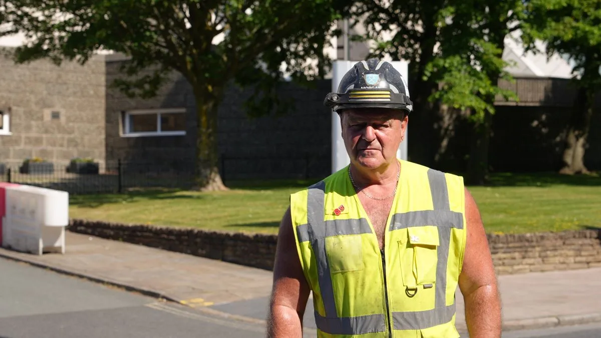 Builder Accused of 'Indecent Exposure' for Working Shirtless Under Hi-Vis