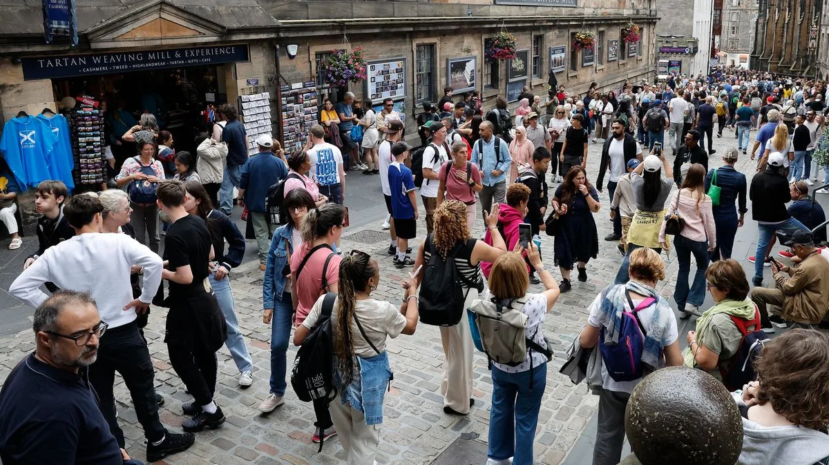 Edinburgh and Glasgow Named UK Pickpocket Hotspots Outside London