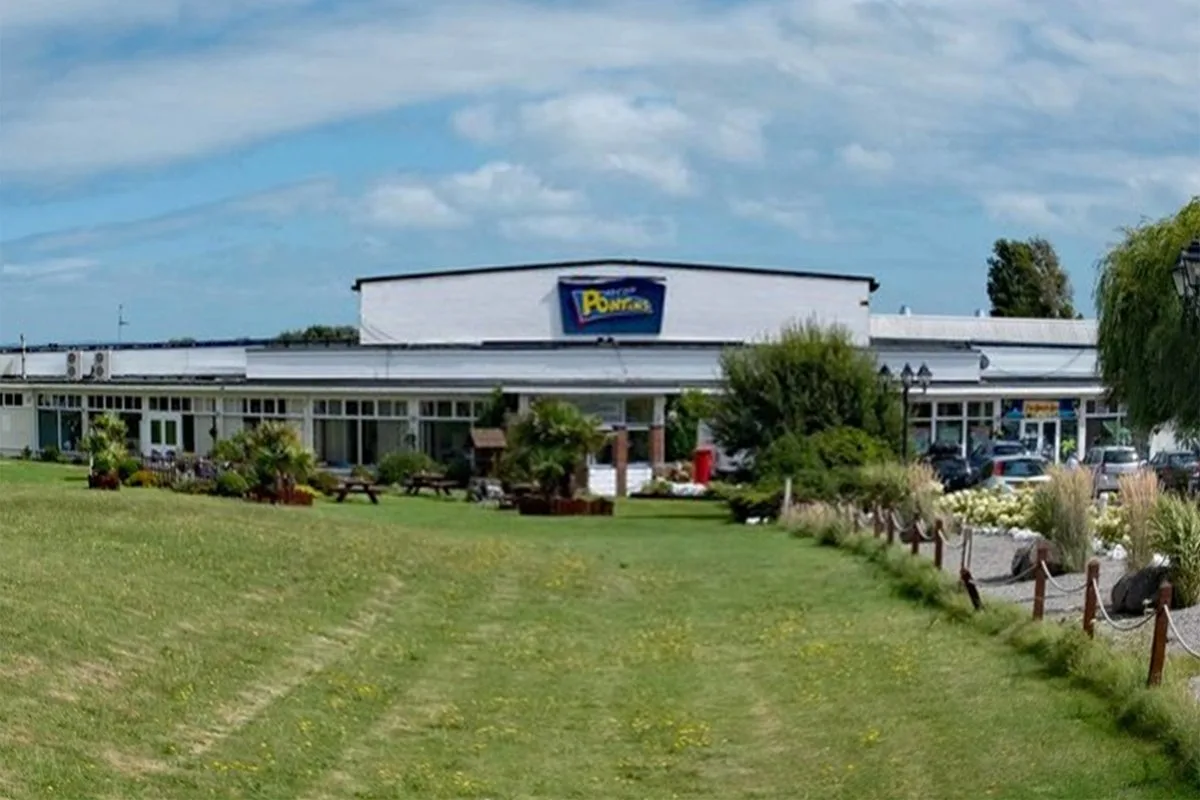 Pontins and Butlin's Struggle as Smaller Parks Lead UK Holiday Camp Rankings