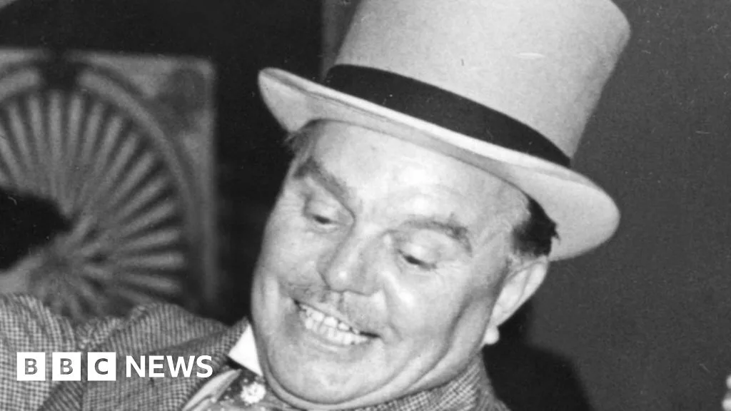 Blue Plaque Honours Butlin's Founder Sir Billy Butlin in Bognor Regis