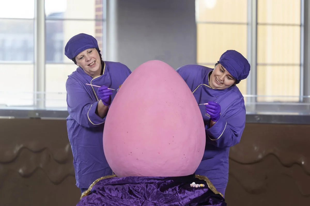 Cadbury Creates 55kg 'World's Largest' Mini Egg for Easter