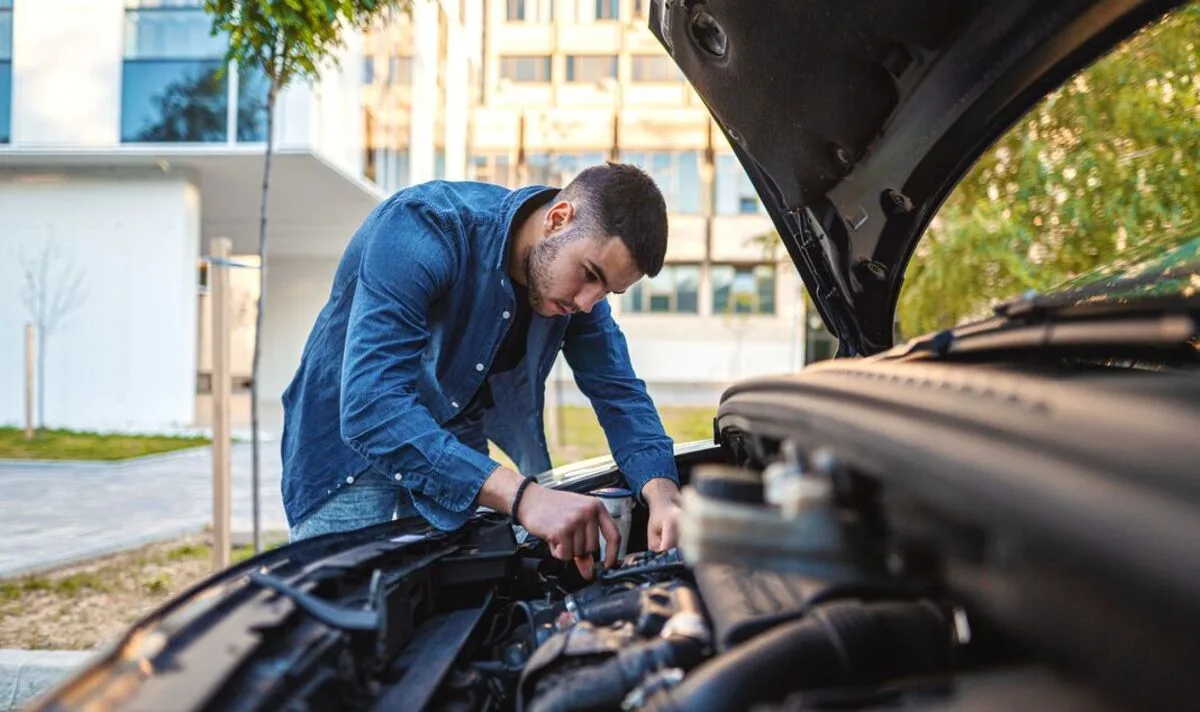 Car Expert Reveals Dashboard Trick to Save Money on Tyres This Winter