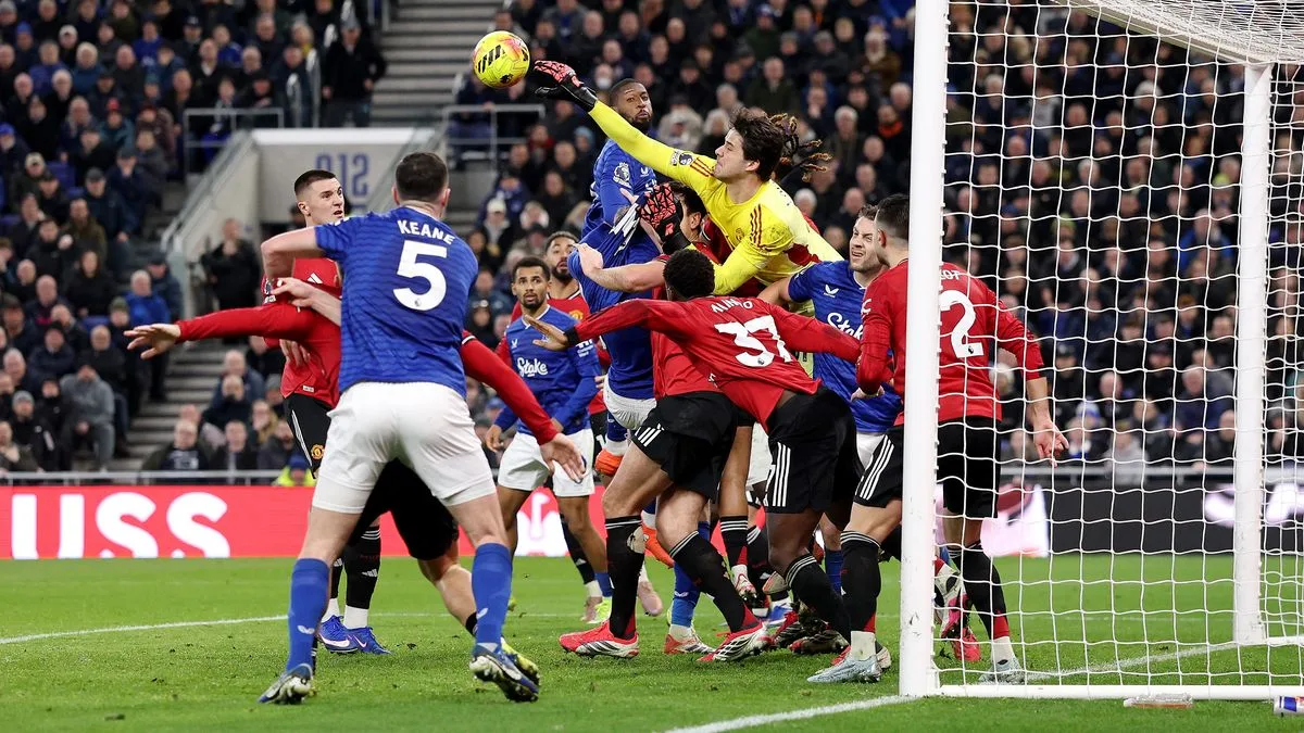 Carrick Calls for Premier League Rule Change on Set-Piece Grappling