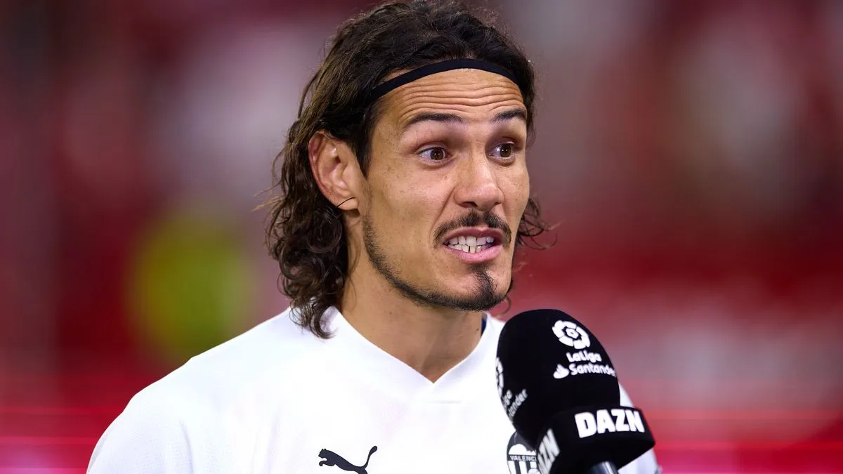 Cavani Says World Cup Referee Should Be 'Put in Jail'
