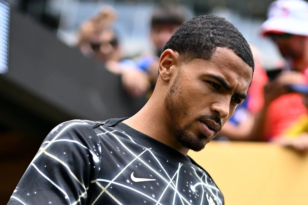 Chelsea's Colwill Out for Months with ACL Injury
